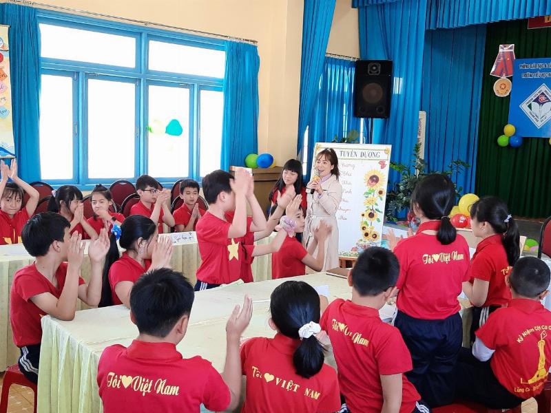 Vai tro quan trong cua cha me trong viec dong hanh cung con hoc tieng Viet lop 1